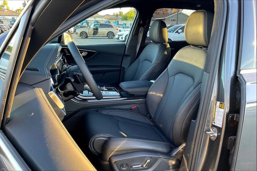 new 2025 Audi Q7 car, priced at $88,210