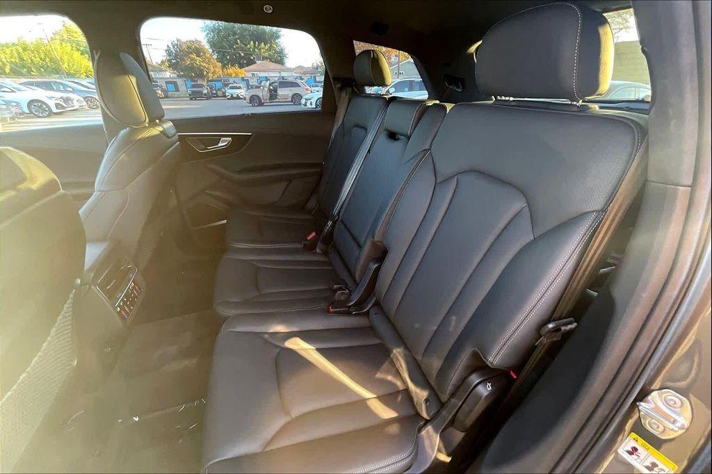 new 2025 Audi Q7 car, priced at $88,210