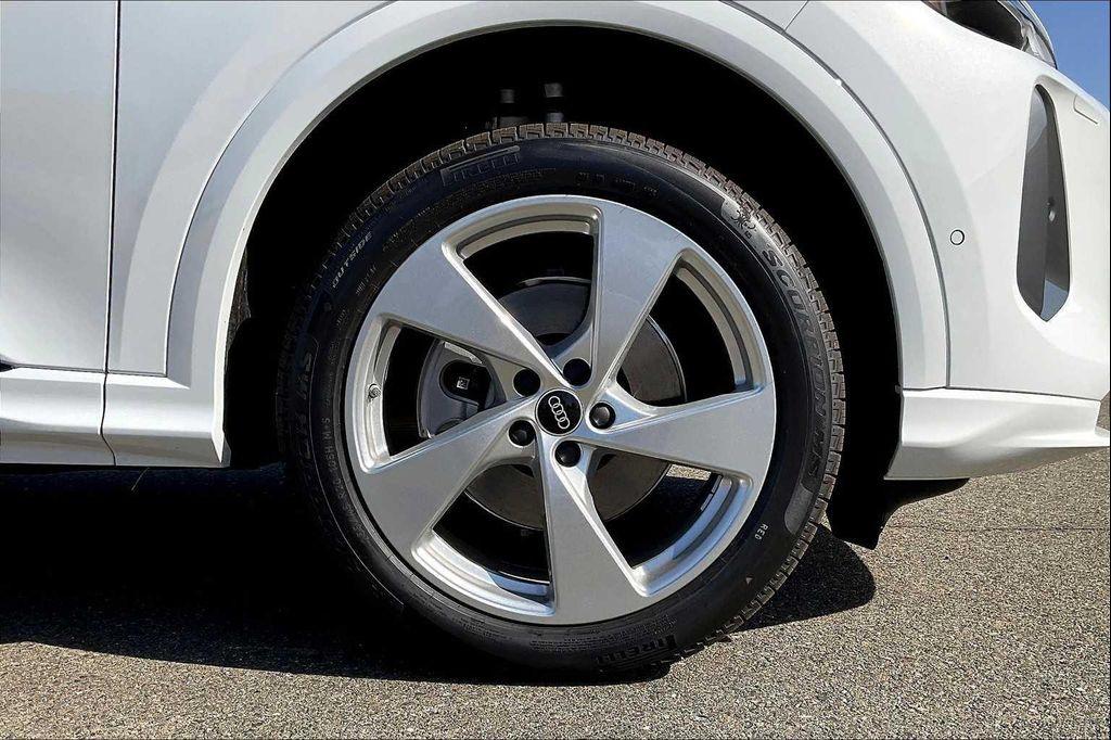 new 2025 Audi Q5 car, priced at $58,931