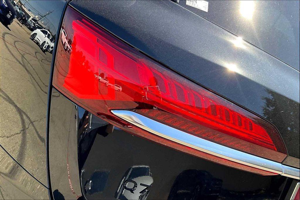 new 2025 Audi Q7 car, priced at $75,055