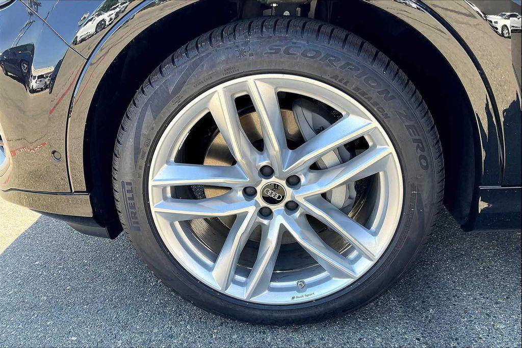 new 2025 Audi Q7 car, priced at $75,055