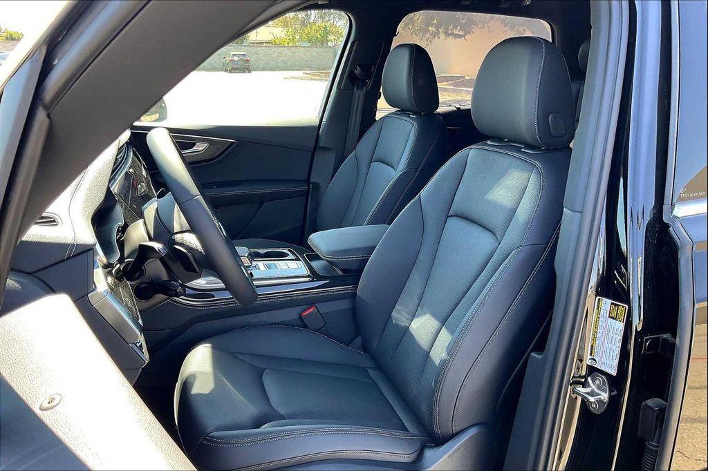 new 2025 Audi Q7 car, priced at $75,055