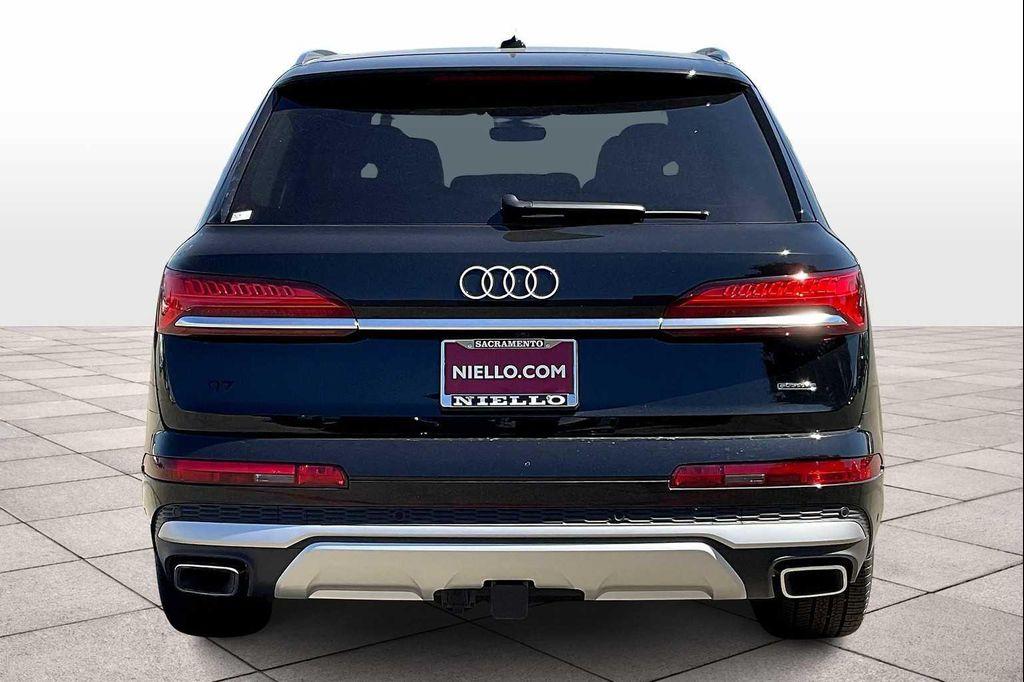 new 2025 Audi Q7 car, priced at $75,055