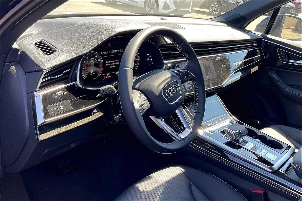 new 2025 Audi Q7 car, priced at $75,055