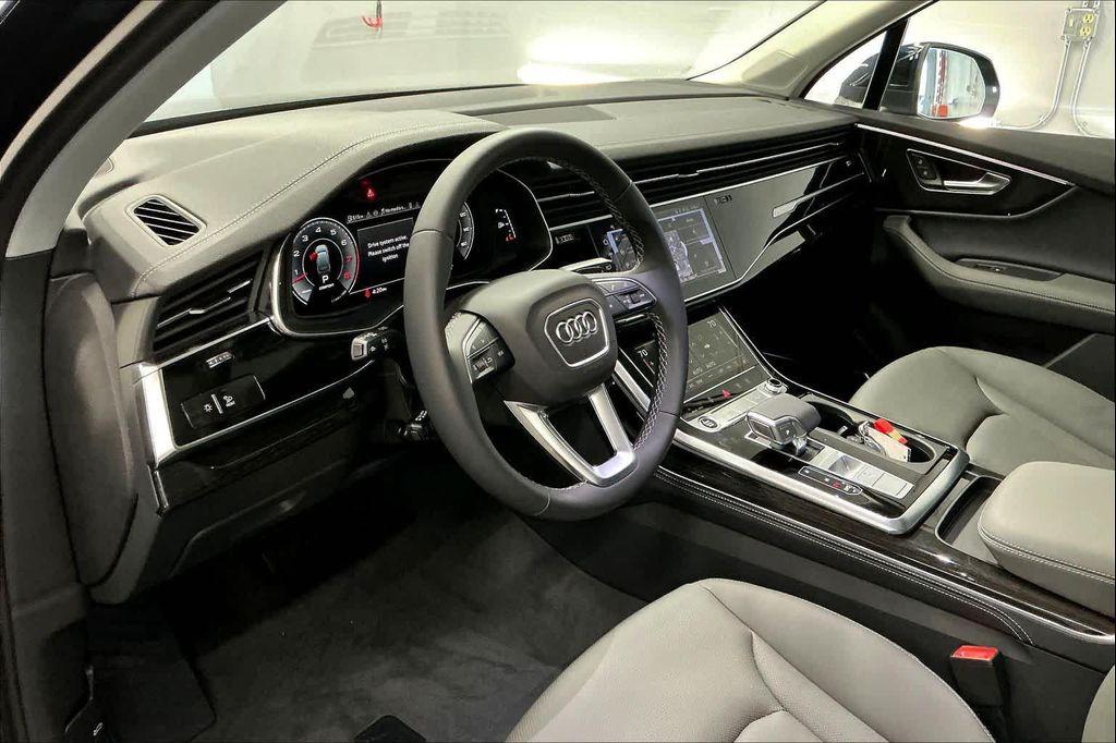 new 2025 Audi Q7 car, priced at $75,350