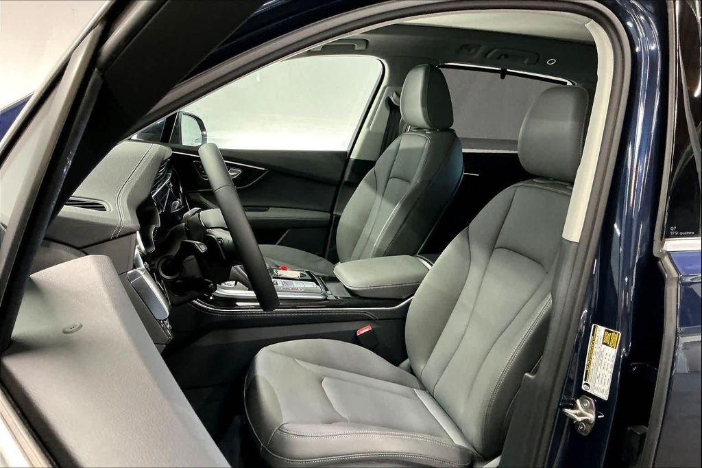 new 2025 Audi Q7 car, priced at $75,350