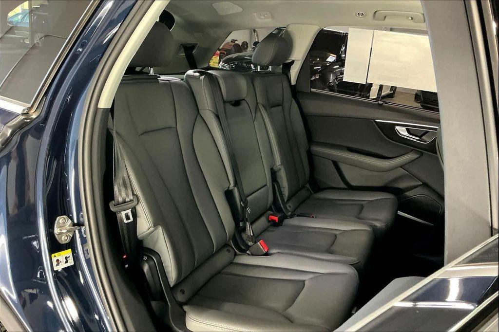 new 2025 Audi Q7 car, priced at $75,350