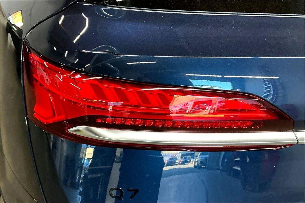 new 2025 Audi Q7 car, priced at $75,350
