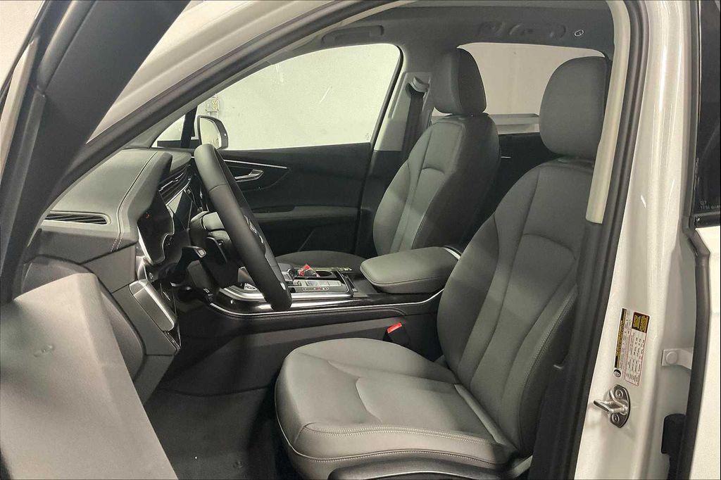 new 2025 Audi Q7 car, priced at $76,190
