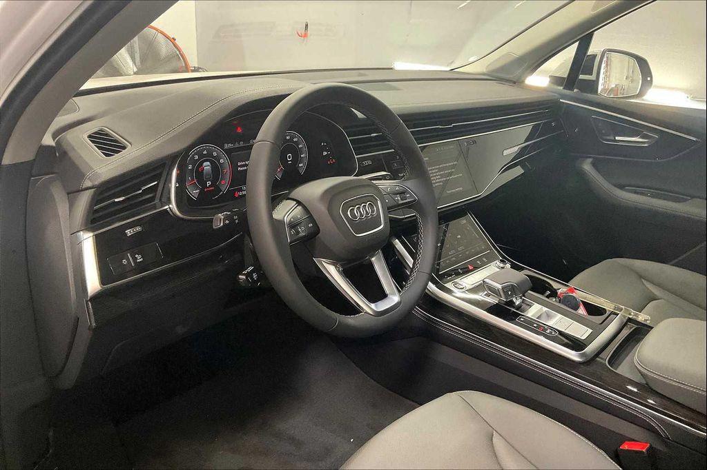 new 2025 Audi Q7 car, priced at $76,190