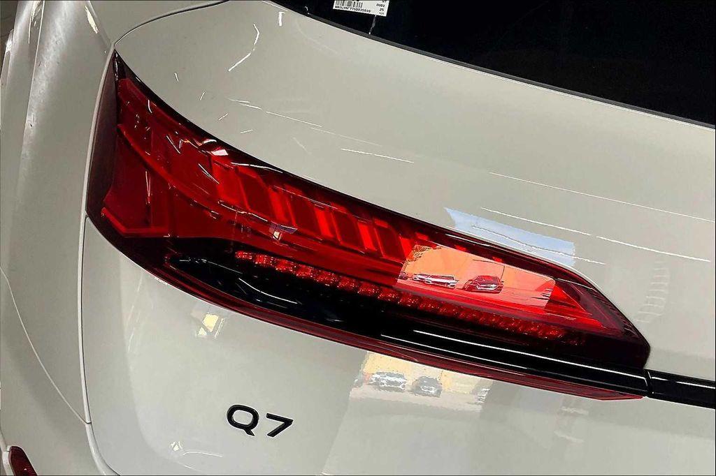 new 2025 Audi Q7 car, priced at $76,190