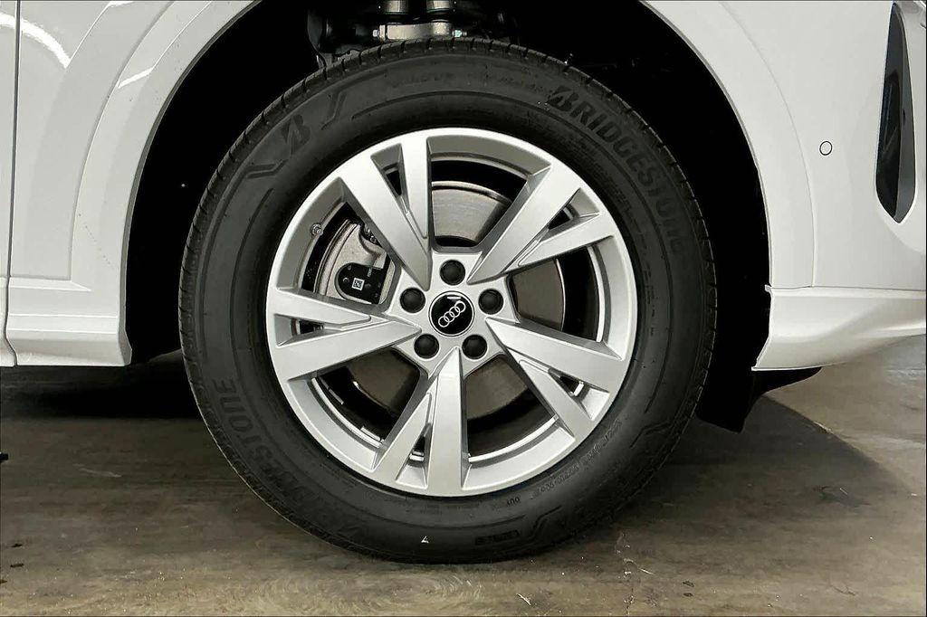 new 2025 Audi Q5 car, priced at $55,580