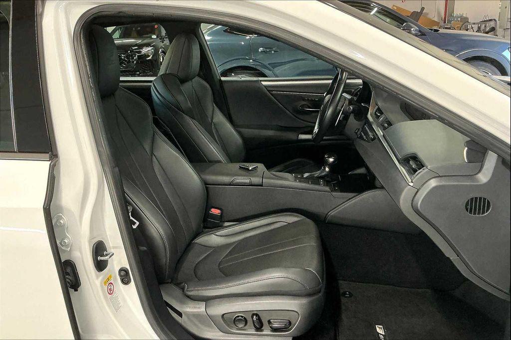 used 2019 Lexus ES 350 car, priced at $30,294