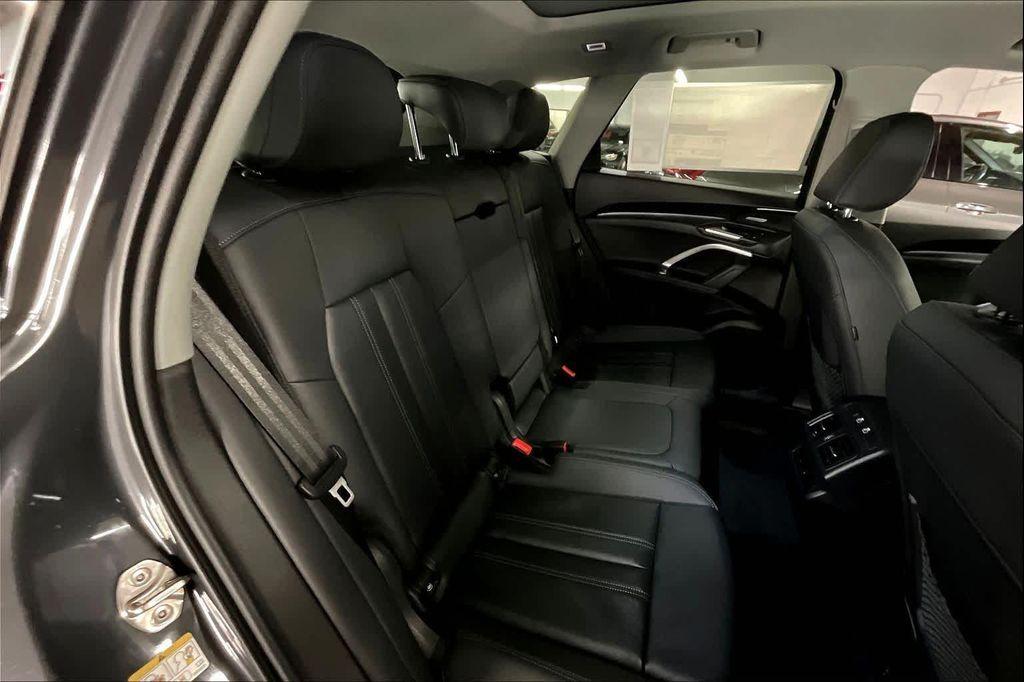 new 2025 Audi Q5 car, priced at $60,975