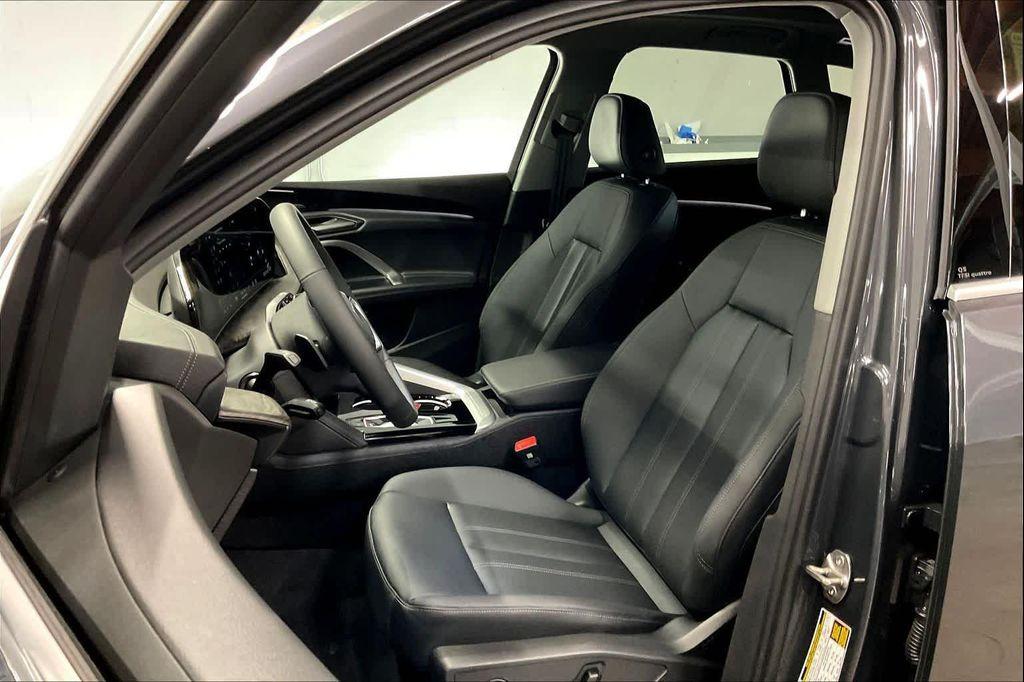 new 2025 Audi Q5 car, priced at $60,975