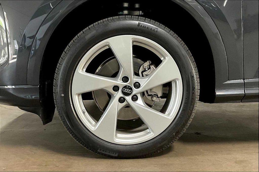 new 2025 Audi Q5 car, priced at $60,440