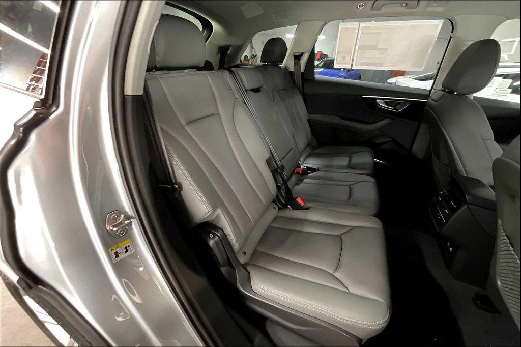 new 2025 Audi Q7 car, priced at $67,090