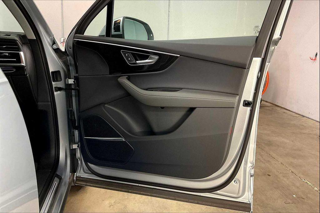 new 2025 Audi Q7 car, priced at $67,090