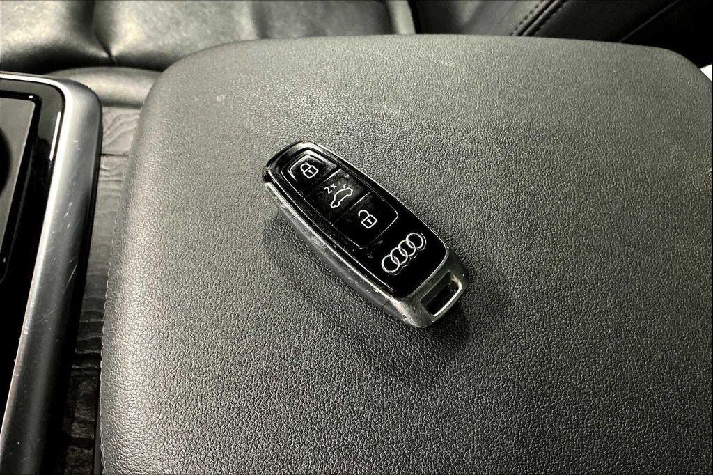 used 2022 Audi Q7 car, priced at $31,400