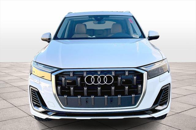 new 2025 Audi Q7 car, priced at $62,795