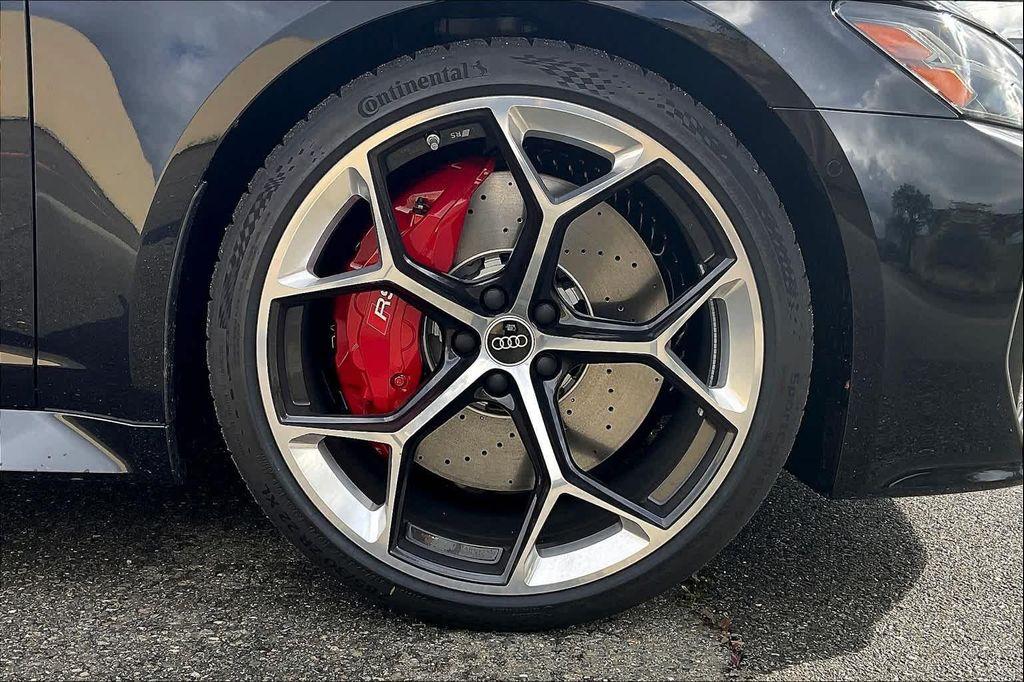 new 2025 Audi RS 6 Avant car, priced at $140,390