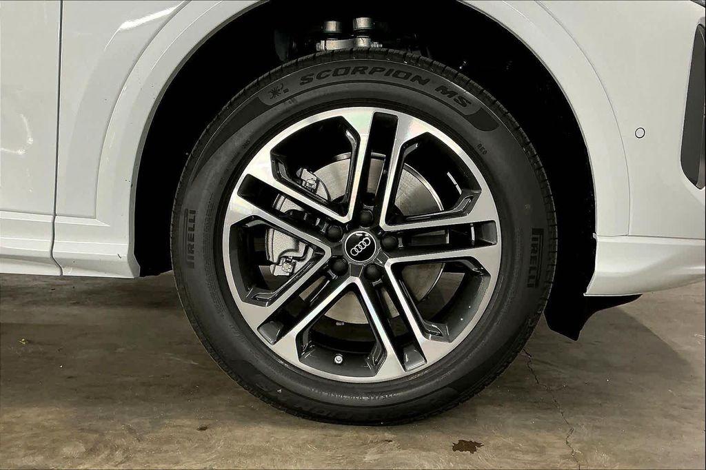 new 2025 Audi Q5 car, priced at $59,640