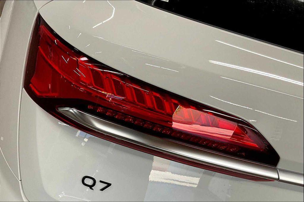 new 2025 Audi Q7 car, priced at $67,095