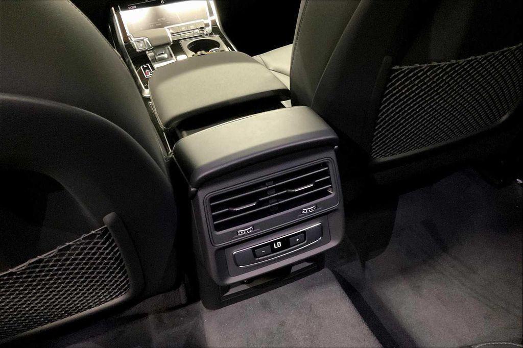 new 2025 Audi Q7 car, priced at $67,095