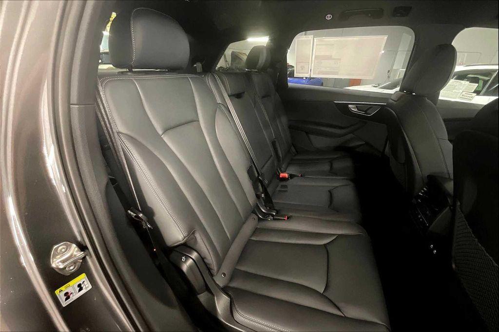 new 2025 Audi Q7 car, priced at $64,190
