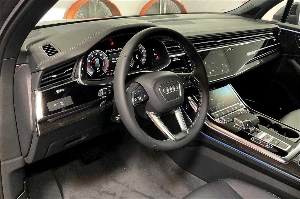 new 2025 Audi Q7 car, priced at $64,190