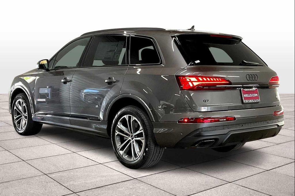 new 2025 Audi Q7 car, priced at $64,190