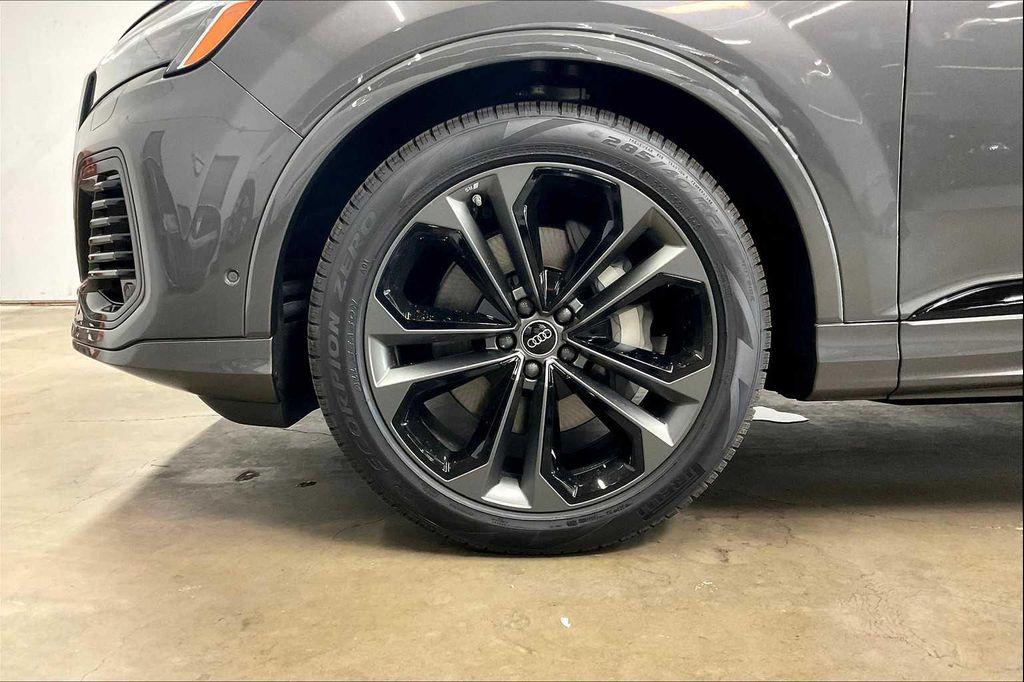 new 2025 Audi Q7 car, priced at $85,850