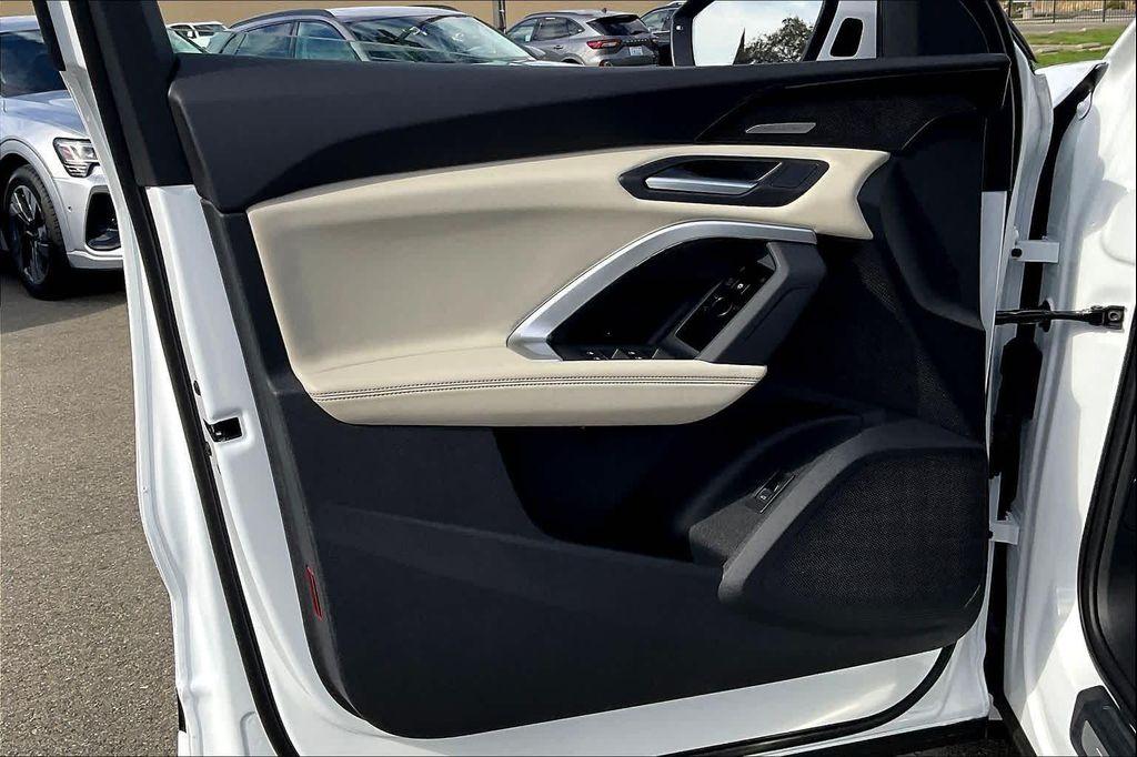 new 2025 Audi Q5 car, priced at $59,995