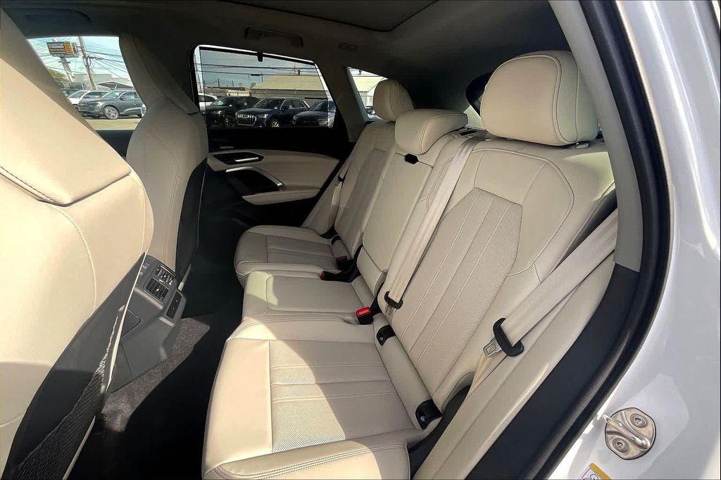 new 2025 Audi Q5 car, priced at $59,995