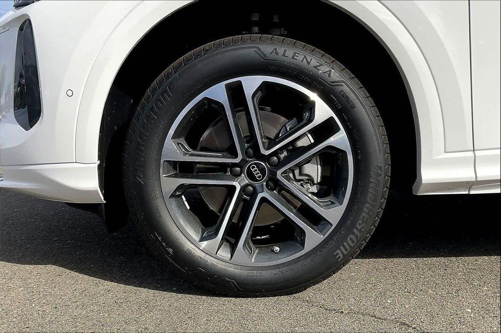 new 2025 Audi Q5 car, priced at $59,995