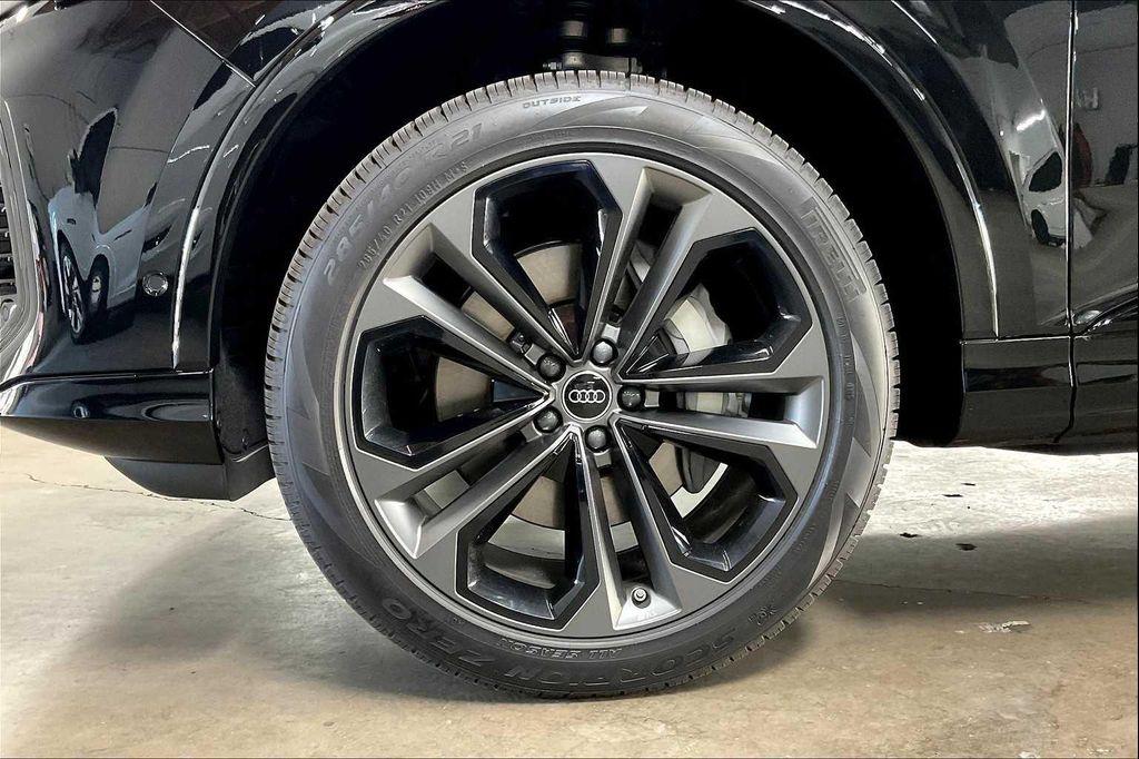 new 2025 Audi Q7 car, priced at $76,050