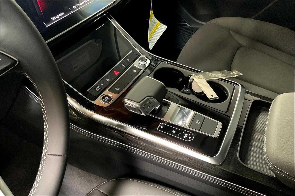 new 2025 Audi Q7 car, priced at $76,050