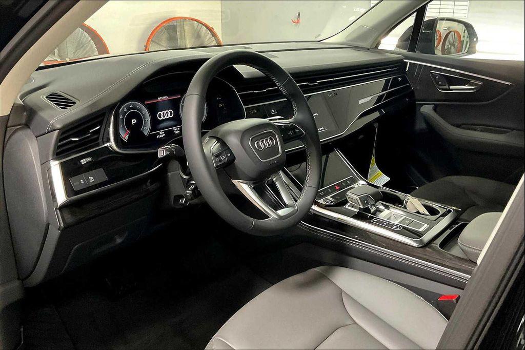 new 2025 Audi Q7 car, priced at $76,050