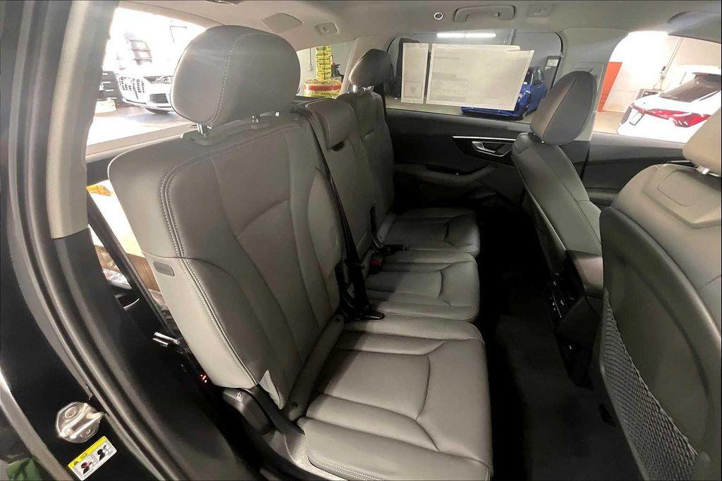 new 2025 Audi Q7 car, priced at $76,050