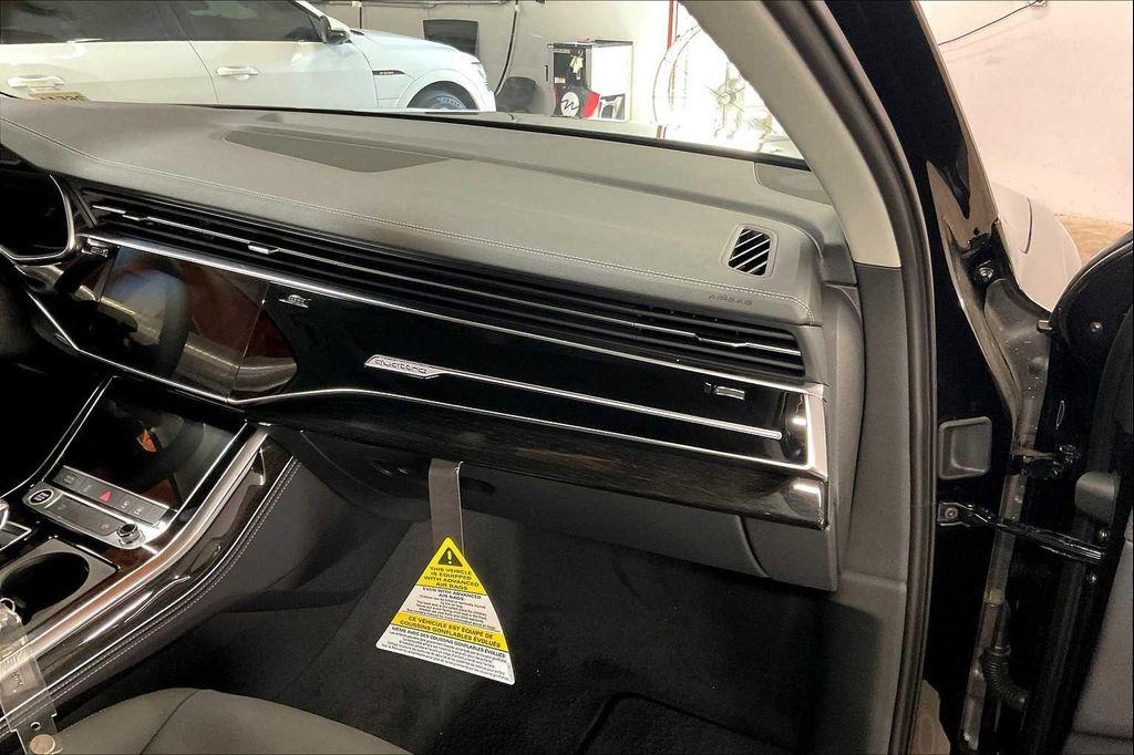 new 2025 Audi Q7 car, priced at $76,050