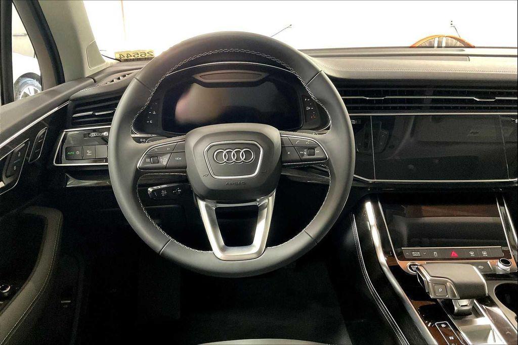 new 2025 Audi Q7 car, priced at $76,050