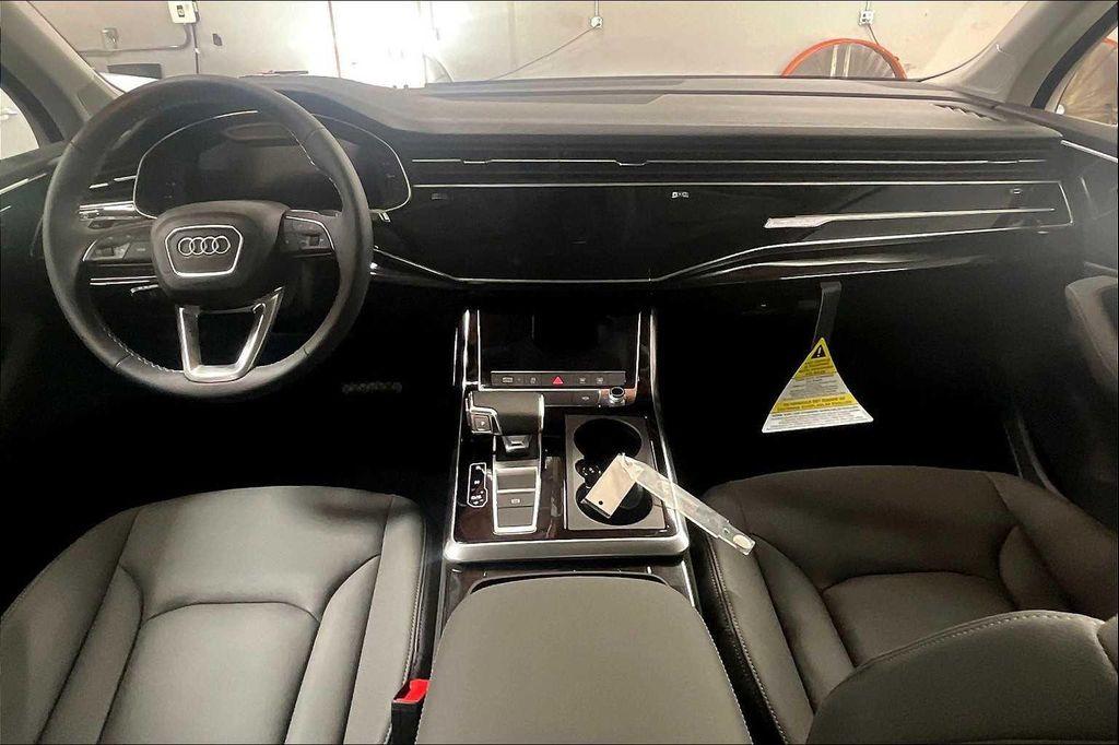 new 2025 Audi Q7 car, priced at $76,050
