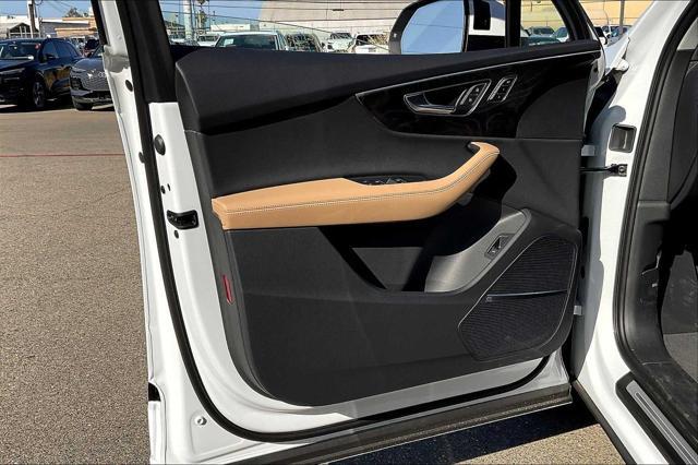 new 2025 Audi Q7 car, priced at $74,895
