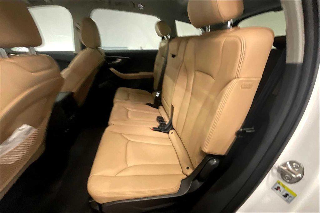 new 2025 Audi Q7 car, priced at $62,095