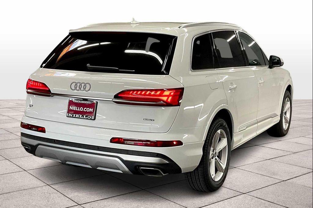 new 2025 Audi Q7 car, priced at $62,095