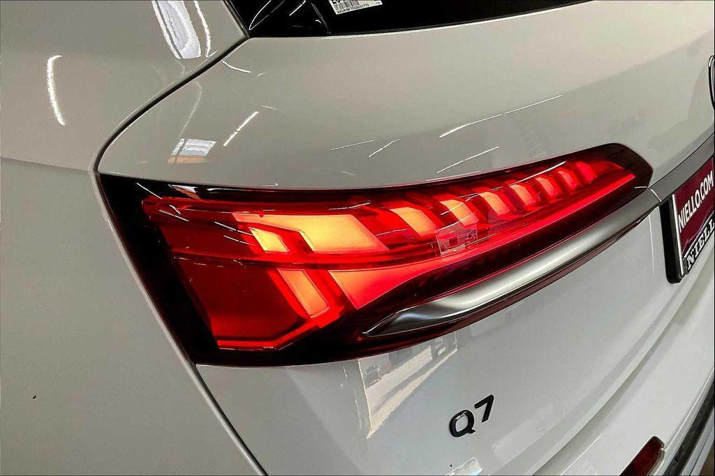 new 2025 Audi Q7 car, priced at $62,095