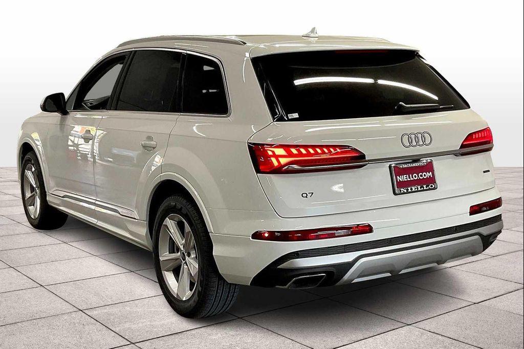 new 2025 Audi Q7 car, priced at $62,095