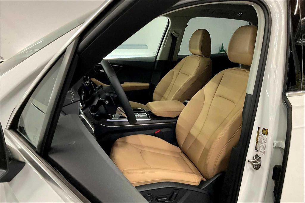 new 2025 Audi Q7 car, priced at $62,095