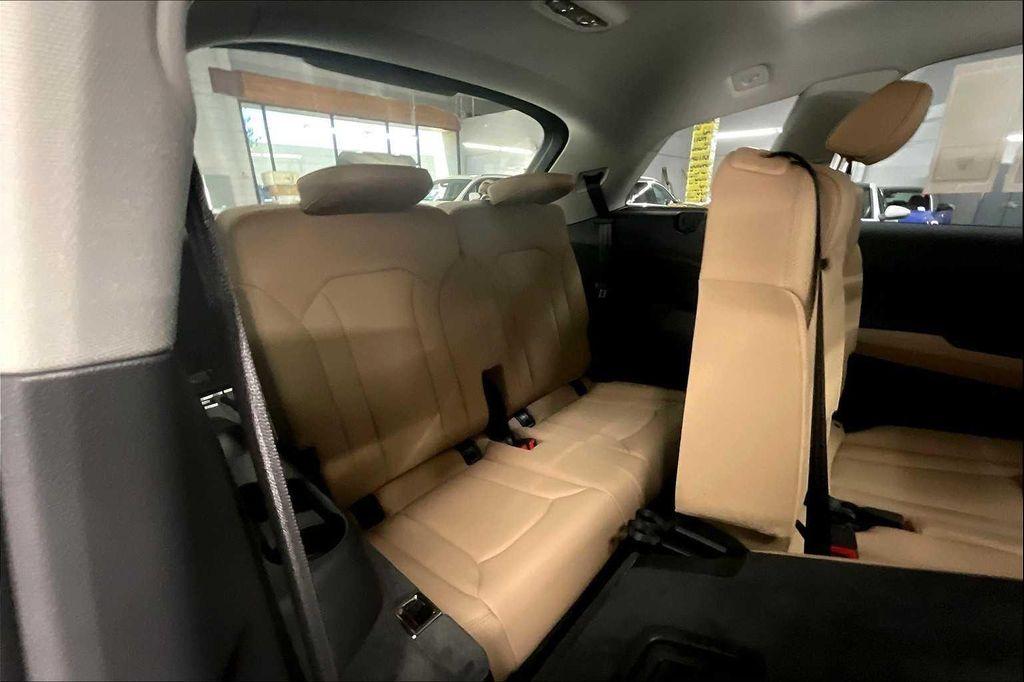 new 2025 Audi Q7 car, priced at $62,095