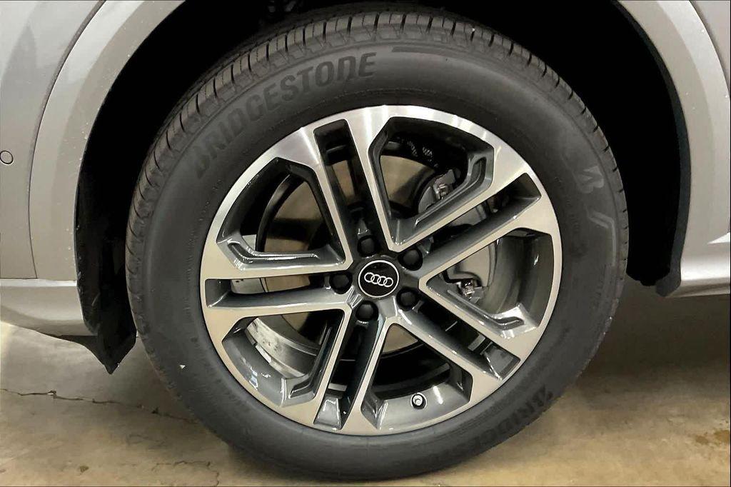 new 2025 Audi Q5 car, priced at $59,640